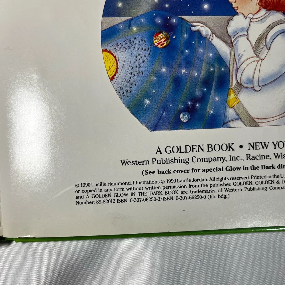Trip‎ to the Planets Golden Glow in the Dark Book Lucille Hammond HC Vintage
